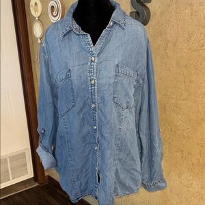 Chico's Sz 3 CL 16 Denim chambray Button-Front Shirt in Medium Blue long sleeve